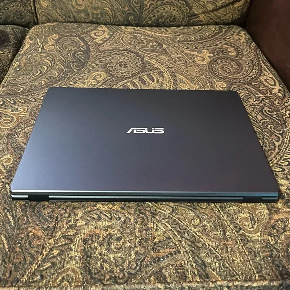 2024 Asus VivoLaptop